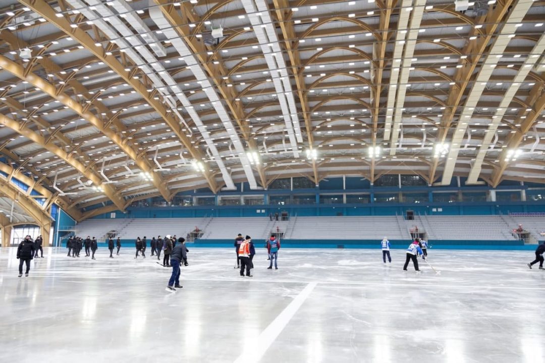 Хоккейные клубы Кузбасса после каникул начнут тренировки на новом льду