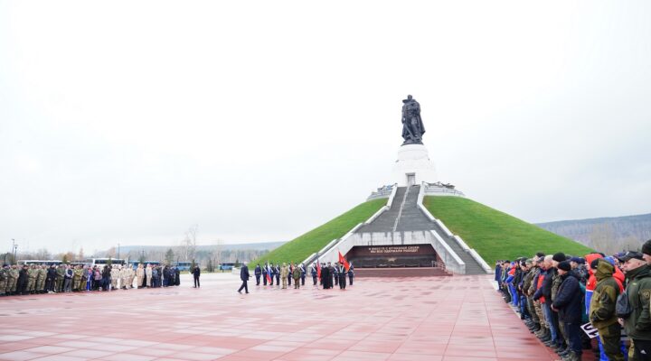 Еще одна группа мобилизованных кузбассовцев и добровольцев отправилась в учебный центр