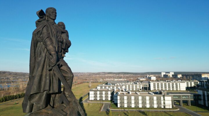 Кузбассовцы смогут посмотреть трансляцию открытия мемориала Воину-Освободителю