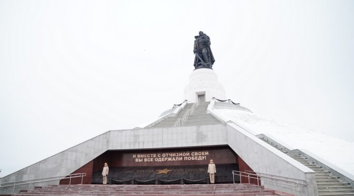 На Мемориале Воину-Освободителю организован почетный караул юнармейцев