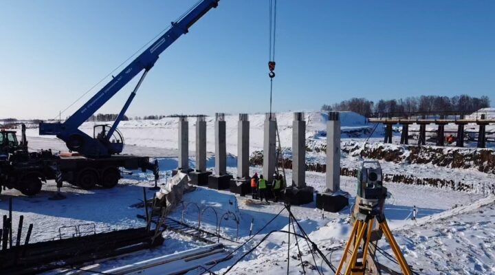 На строительстве северо-западного обхода Кемерова начался монтаж балок путепровода