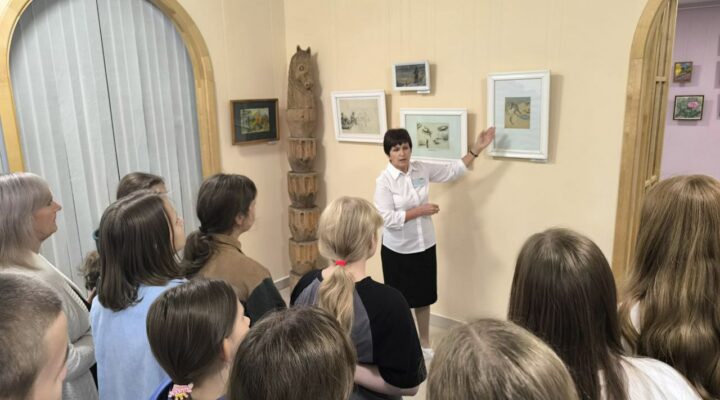 В Калтане в Выставочном зале «Музей» состоялось торжественное открытие выставки «Сокровища Кузбасса»