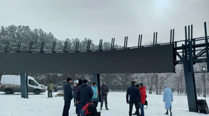 В Прокопьевске завершают благоустройство сквера «Трудовой доблести»