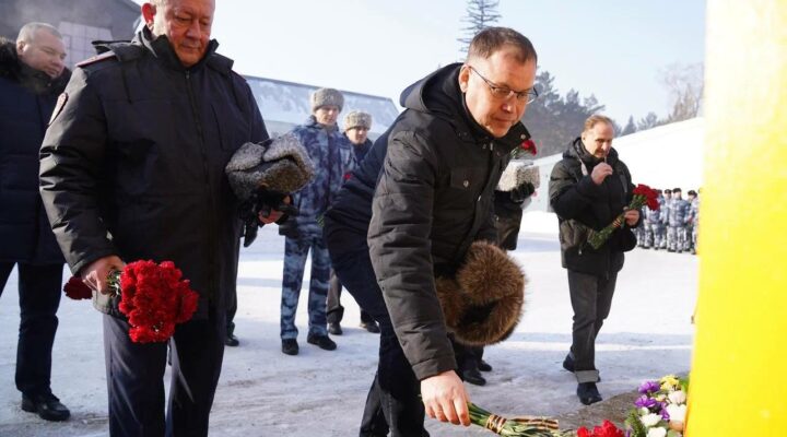 Илья Середюк почтил память сотрудников ОМОНа, погибших при исполнении служебного долга