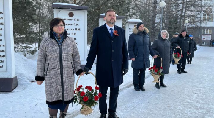 Медики на передовой и в памяти поколений: в Первой больнице Новокузнецка чествуют героев Отечества